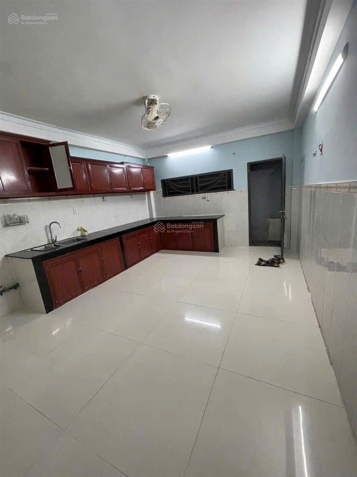 Bán nhà mt ngay chợ hiệp bình, 64m2, 3 lầu, giá 7,4 tỷ có bớt ít