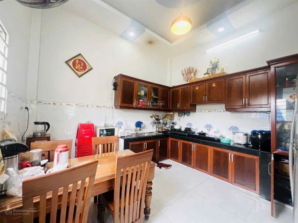 Bán nhà 3 tầng, ngay chợ hiệp bình, 52m2, hẻm xe hơi, giá 6,4 tỷ bớt lộc