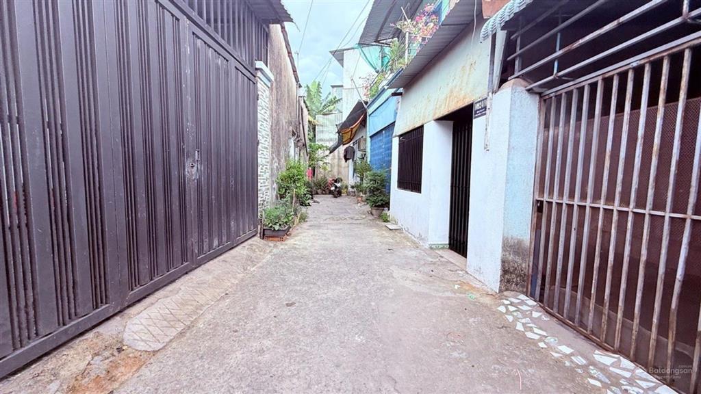Bán nhà cấp 4, gần hẻm xe hơi, ngay chợ đồng an, thực tế 80m2, giá 3.55 tỷ