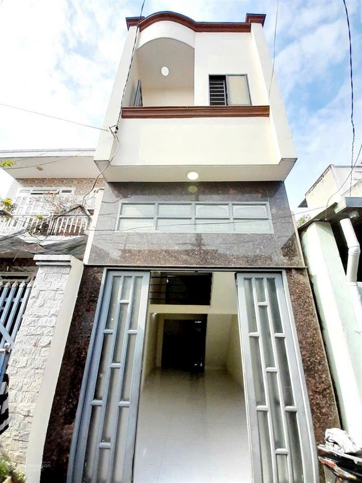 Cần bán nhà 3 tầng, 64m2, hẻm xe hơi, gần chợ đầu mối, giá 3,7 tỷ