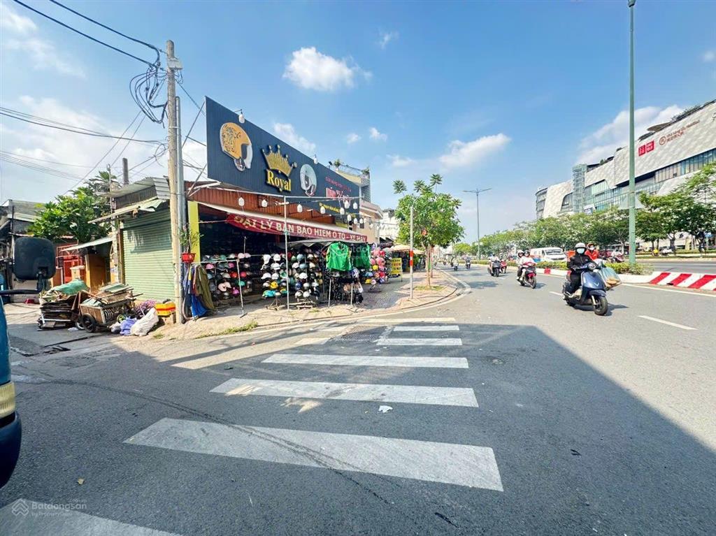Bán nhà mt phạm văn đồng, đối diện gigamall, đang chờ thuê 14 triệu, giá 7.x tỷ