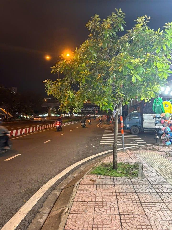 Bán nhà mt phạm văn đồng, đối diện gigamall, đang chờ thuê 14 triệu, giá 7.x tỷ