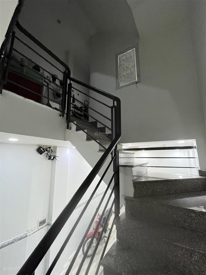 Bán nhà 4 tầng đường trần thị điệu gần đỗ xuân hợpngã tư bình tháixnga metro 5 phòng ngủ5wc