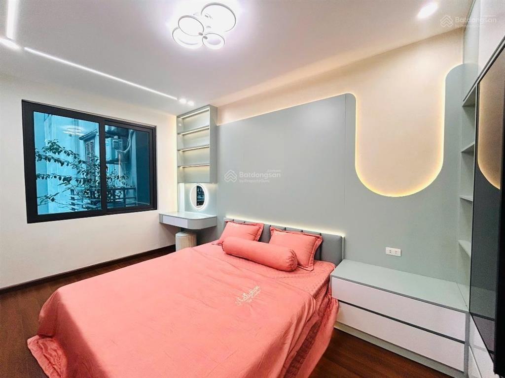 Chính chủ bán nhà ngõ ba gác thông, phố quan nhân 33m2 x 5 tầng, giá chỉ 7.8 tỷ