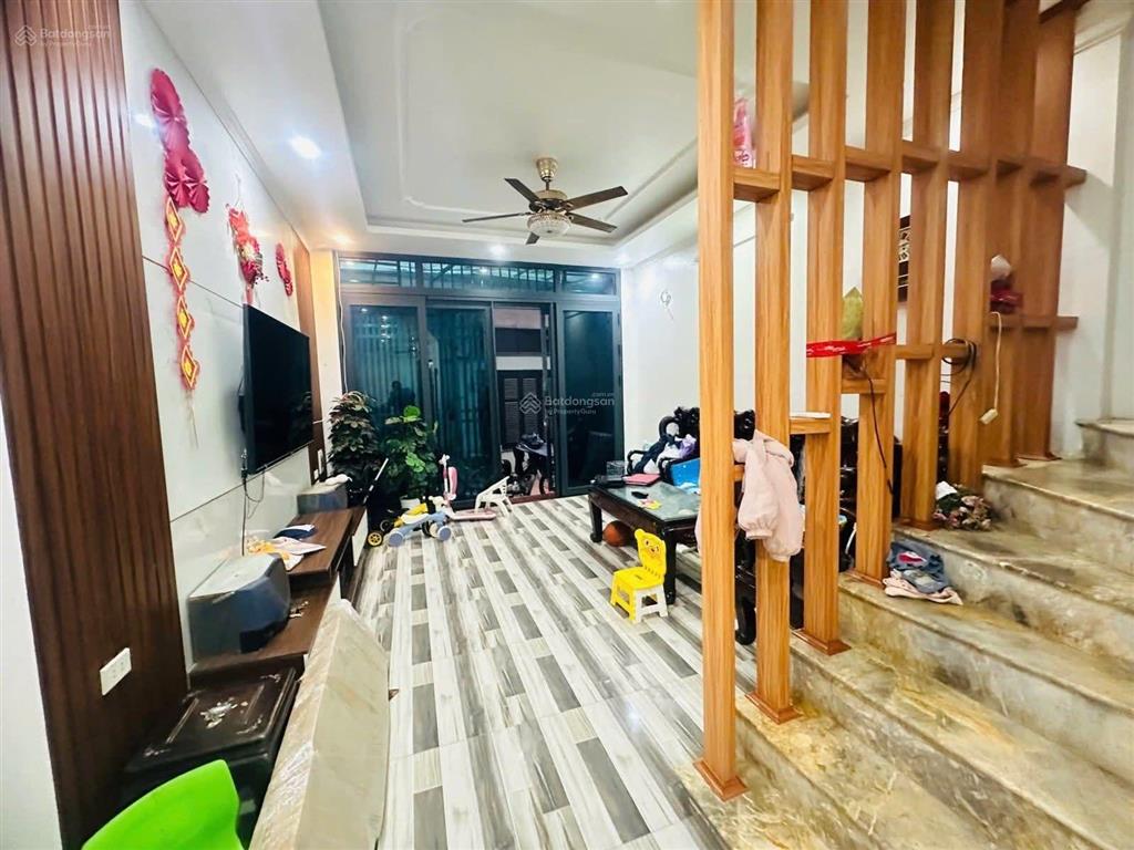 Chỉ nhỉnh 12 tỷ nhà ngõ 71 hoàng văn thái 45mx 4 tầg, mt4.1