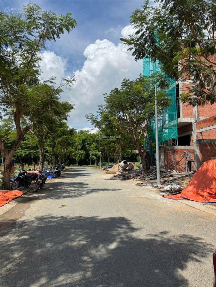 0933 941 *** em trang. lô 95m2 khu dân cư nhơn đức vạn phát hưng giá 4.6 tỷ
