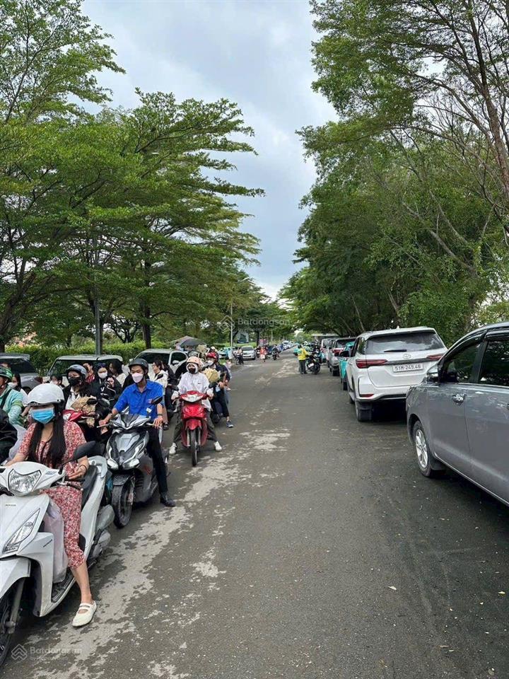 0933 941 *** em trang. lô 95m2 khu dân cư nhơn đức vạn phát hưng giá 4.6 tỷ