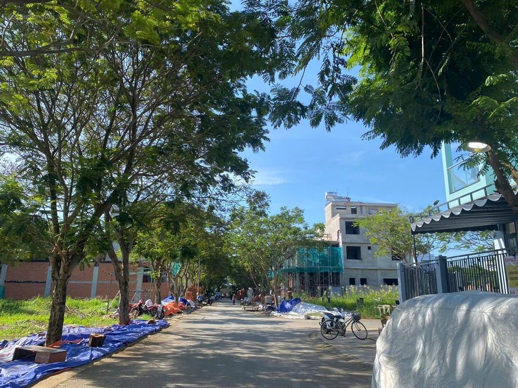 0933 941 *** em trang. lô 95m2 khu dân cư nhơn đức vạn phát hưng giá 4.6 tỷ