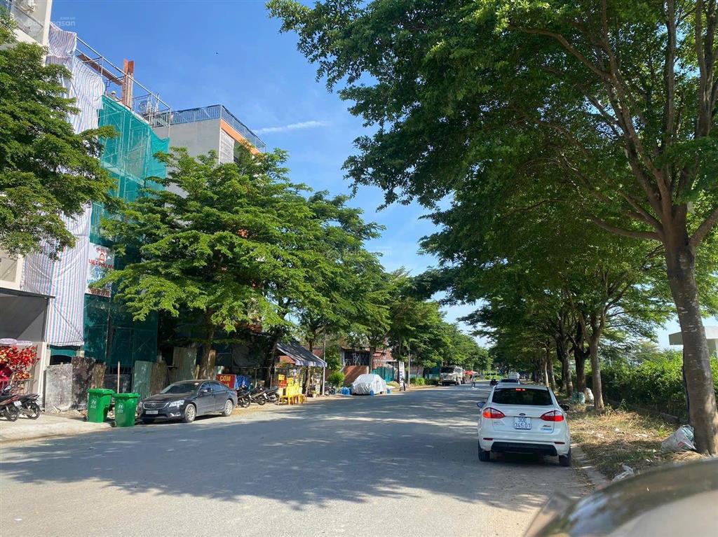 0933 941 *** em trang. lô 95m2 khu dân cư nhơn đức vạn phát hưng giá 4.6 tỷ