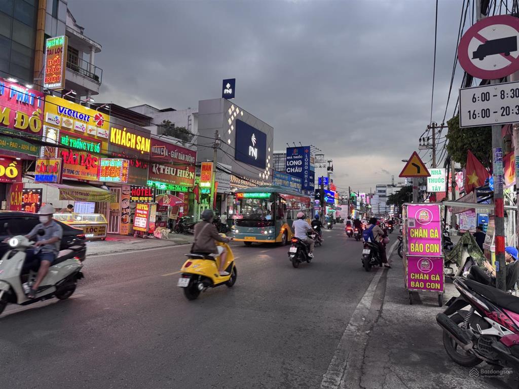 Bán nhà mặt tiền đỗ xuân hợp đang cho thương hiệu lớn thuê, vị trí đẹp nhất tuyến đường