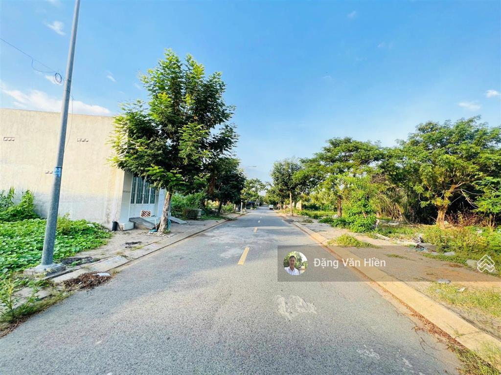 Bán đất thổ cư 90m2 dt 5x18m sổ hồng riêng 2.3 tỷ