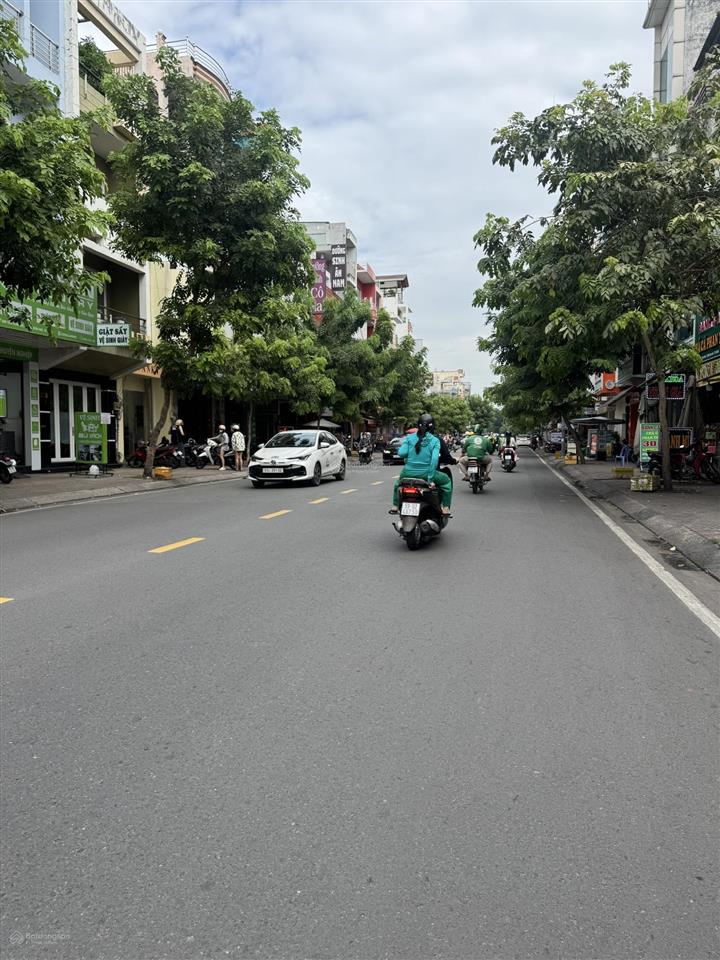 Bán nhà mặt tiền kinh doanh tân sơn nhì (4x15.7m) 4 tấm  giá 18.5 tỷ  quận tân phú