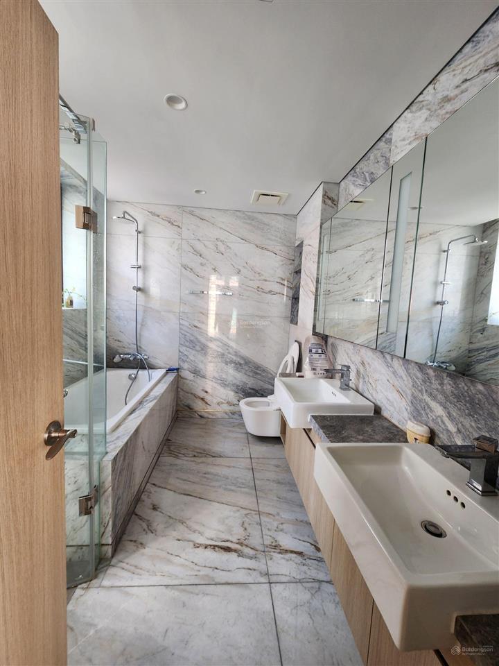 Bán nhanh căn shophouse góc 130m2 3 mặt đường đang cho thuê 60tr/tháng