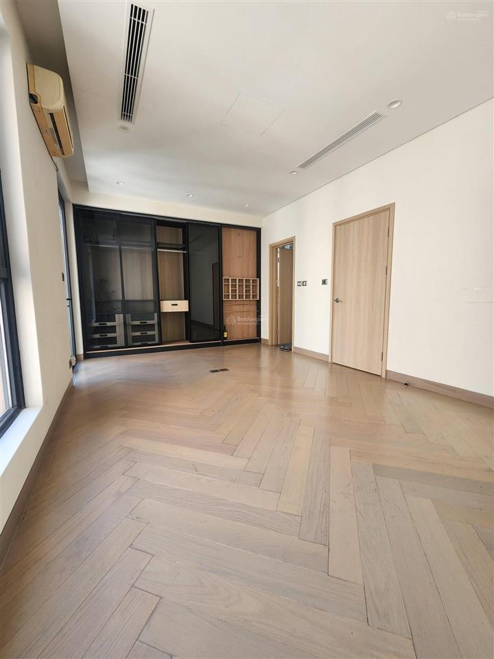 Bán nhanh căn shophouse góc 130m2 3 mặt đường đang cho thuê 60tr/tháng
