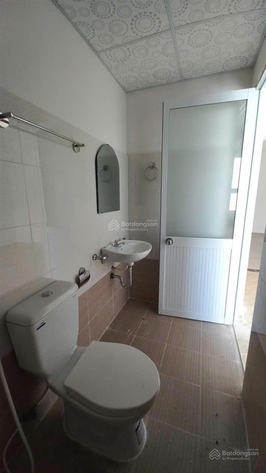 Bán căn góc tầng thấp view đông nam 62m2 xây dựng có ban công giá 2.2 tỷ