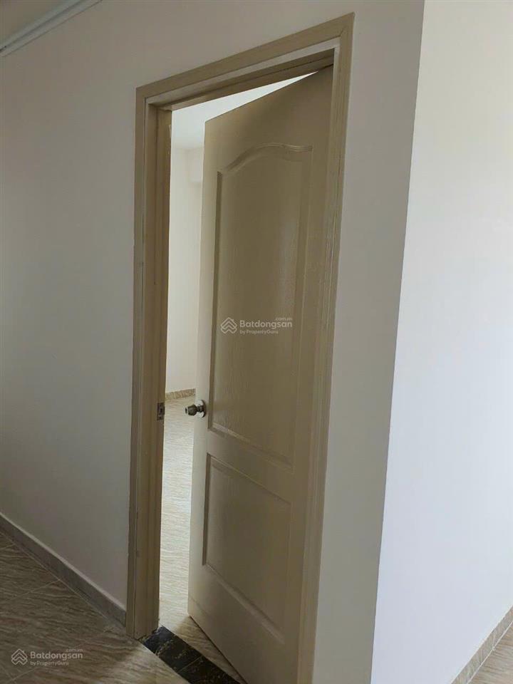 Bán căn góc tầng thấp view đông nam 62m2 xây dựng có ban công giá 2.2 tỷ