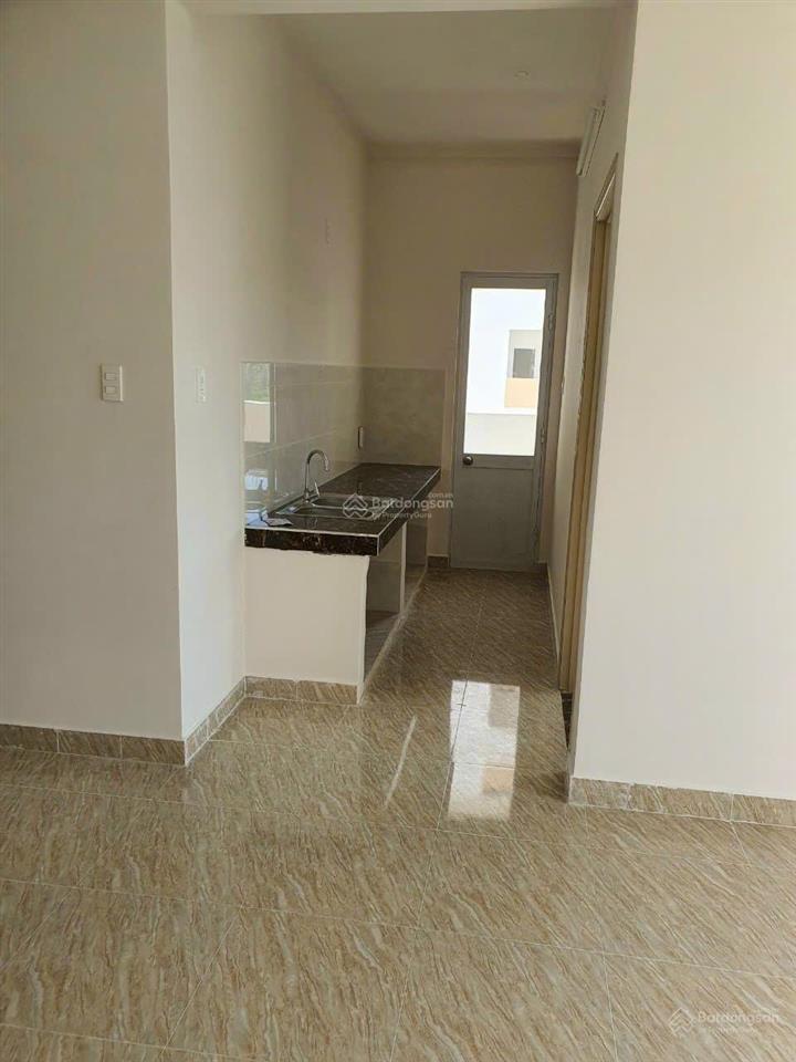 Bán căn góc tầng thấp view đông nam 62m2 xây dựng có ban công giá 2.2 tỷ