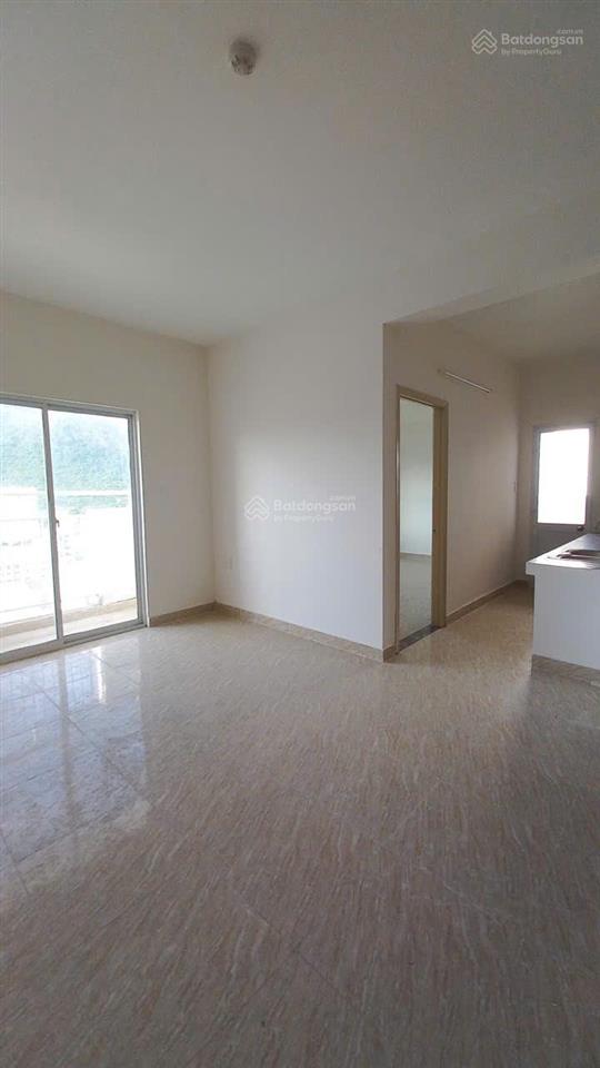 Bán căn góc tầng thấp view đông nam 62m2 xây dựng có ban công giá 2.2 tỷ