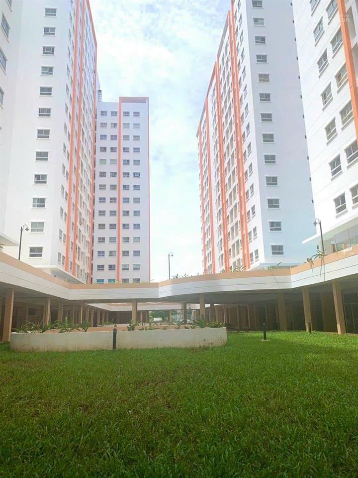 Bán căn góc tầng thấp view đông nam 62m2 xây dựng có ban công giá 2.2 tỷ