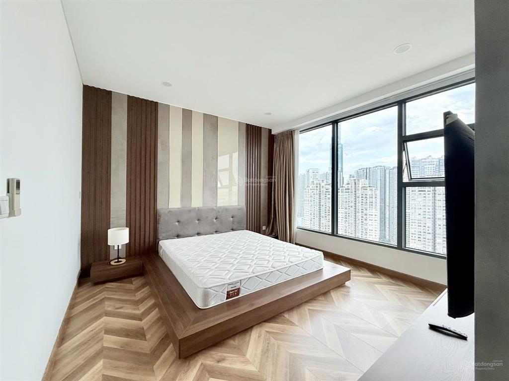 Sunwah pearl tầng cao, căn góc view sông, 3pn đủ nội thất giá chỉ 60tr/tháng