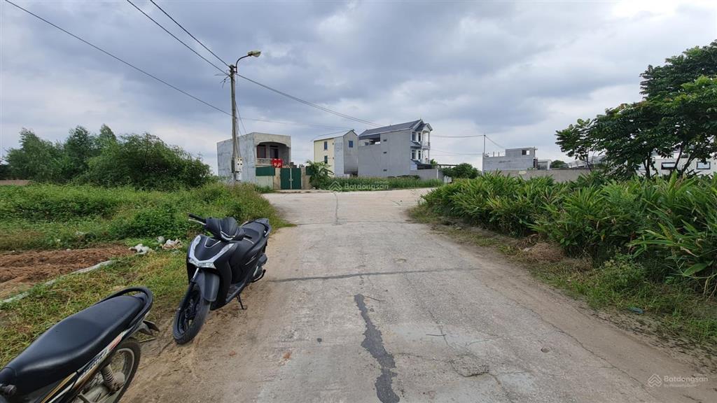 Cần bán 81m2 khu đấu giá đình tổ, vị trí trung tâm, view vườn hoa, bể bơi, đẹp, vị trí kd