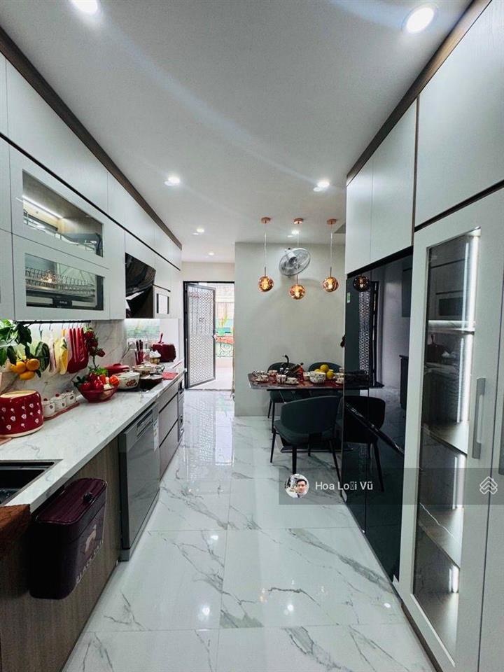 Bán nhà phố lê thanh nghị, thang máy, 5 tầng. 3 ngủ ,gần đh bách khoa. giá 12.6 tỷ