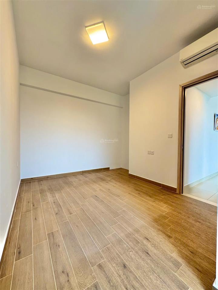 Bán gấp chcc aqua bay tòa sky 2, giá 3,8 tỷ dt 58m2, 2pn1wc, đông bắc view sân golf  0913 969 ***