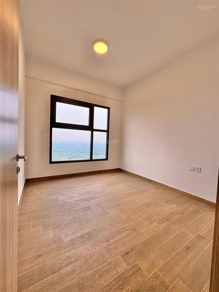 Bán gấp chcc aqua bay tòa sky 2, giá 3,8 tỷ dt 58m2, 2pn1wc, đông bắc view sân golf  0913 969 ***