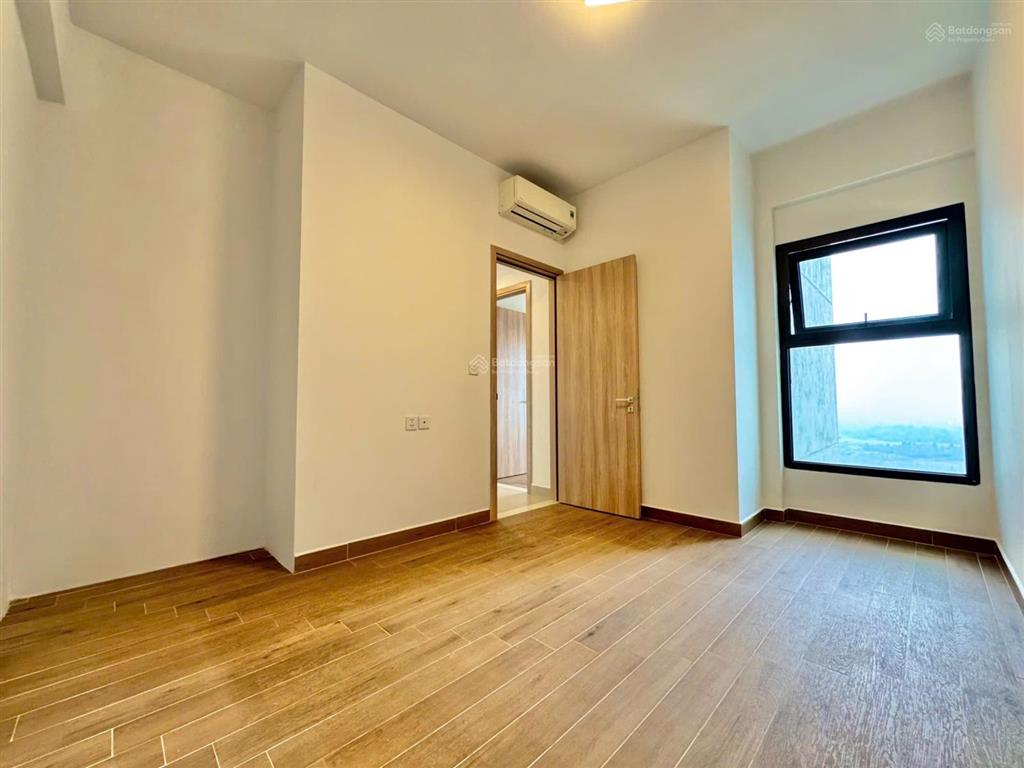 Bán gấp chcc aqua bay tòa sky 2, giá 3,8 tỷ dt 58m2, 2pn1wc, đông bắc view sân golf  0913 969 ***