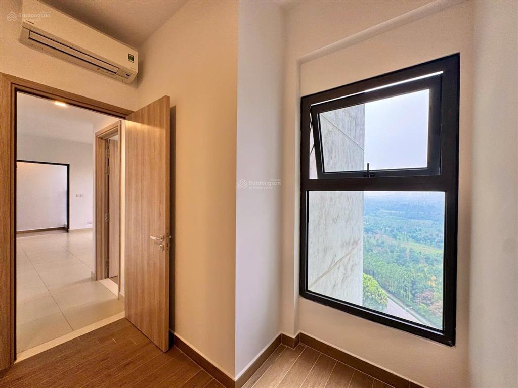 Bán gấp chcc aqua bay tòa sky 2, giá 3,8 tỷ dt 58m2, 2pn1wc, đông bắc view sân golf  0913 969 ***