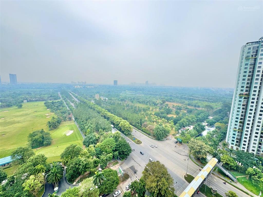 Bán gấp chcc aqua bay tòa sky 2, giá 3,8 tỷ dt 58m2, 2pn1wc, đông bắc view sân golf  0913 969 ***