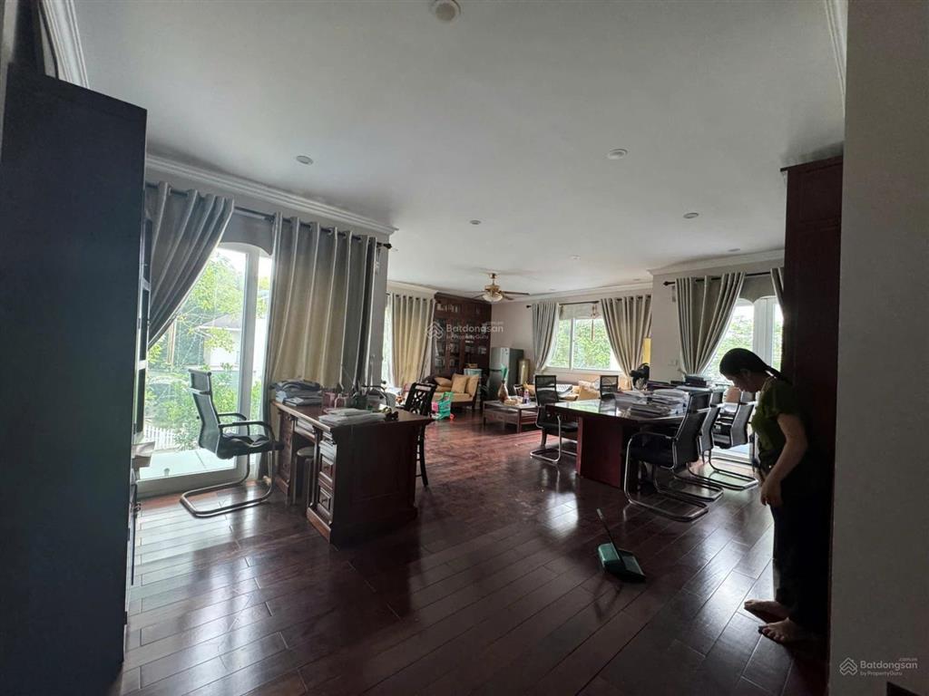 Cho thuê biệt thự đơn lập vườn mai ecopark hưng yên 324m2, đầy đủ nội thất, xách vali vào ở ngay