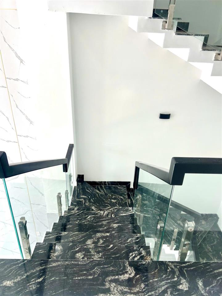 Bán nhà thạnh xuân 38, quận 12, hẻm xe hơi 10m, 1 trệt 3 lầu, sổ hồng, giá 6,5 tỷ