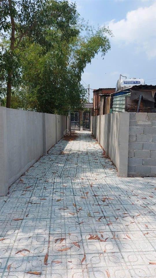 Bán nhà vườn có sẵn nhà chòi. nhà cấp 4 vườn cây ăn trái. xã hiệp hòa long an hướng gần sân golf