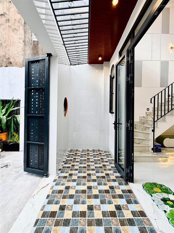 Nhà đẹp đường nguyễn tư giản, p12 gò vấp hẻm 6m  dt 4,5m x 10m  trệt lửng 3 lầu có 3pn rộng