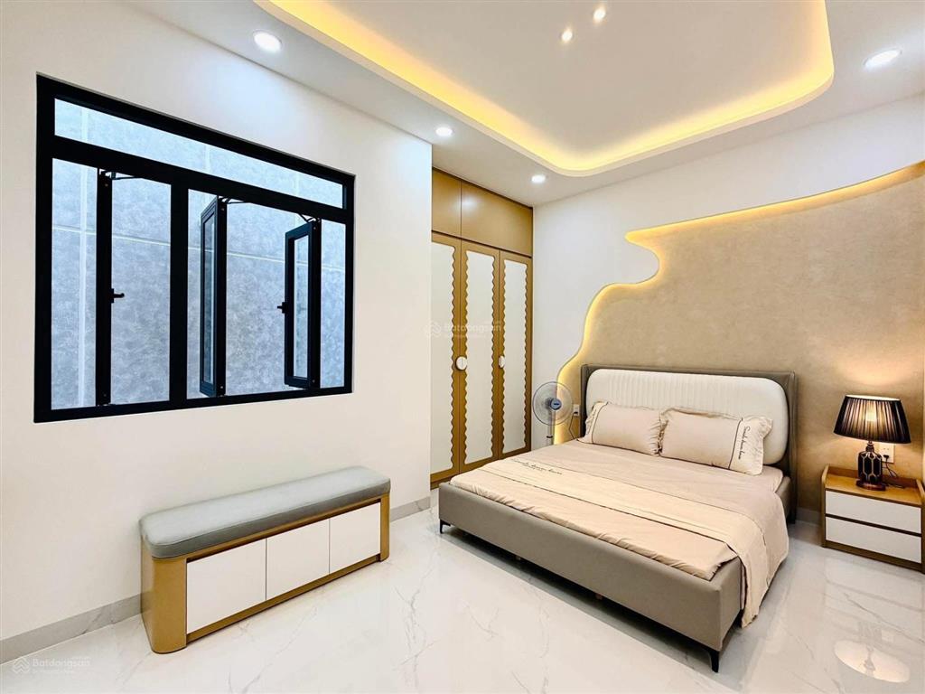 Nhà đẹp đường nguyễn tư giản, p12 gò vấp hẻm 6m  dt 4,5m x 10m  trệt lửng 3 lầu có 3pn rộng