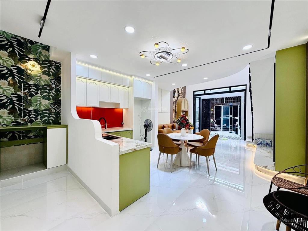 Nhà đẹp đường nguyễn tư giản, p12 gò vấp hẻm 6m  dt 4,5m x 10m  trệt lửng 3 lầu có 3pn rộng