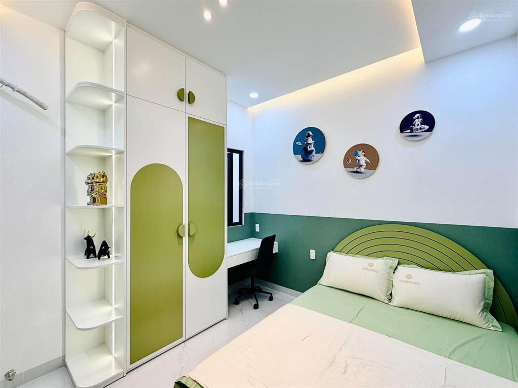 Nhà đẹp đường nguyễn tư giản, p12 gò vấp hẻm 6m  dt 4,5m x 10m  trệt lửng 3 lầu có 3pn rộng