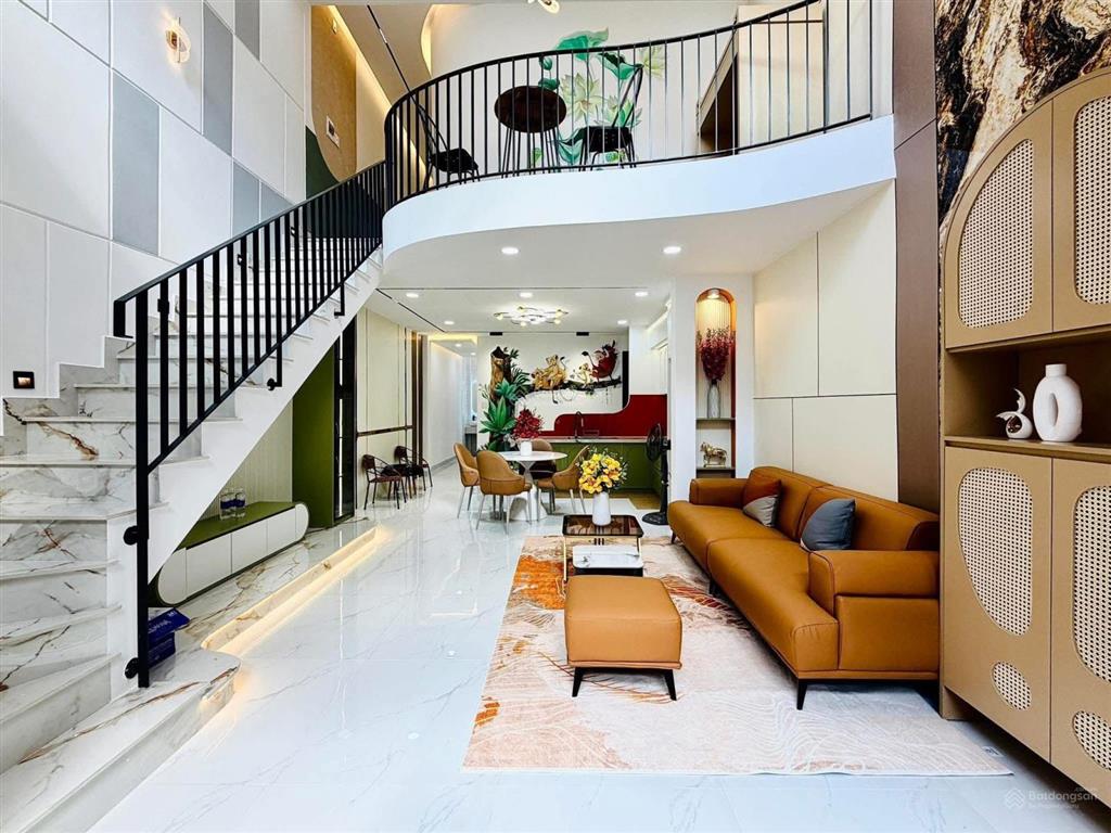 Nhà đẹp đường nguyễn tư giản, p12 gò vấp hẻm 6m  dt 4,5m x 10m  trệt lửng 3 lầu có 3pn rộng