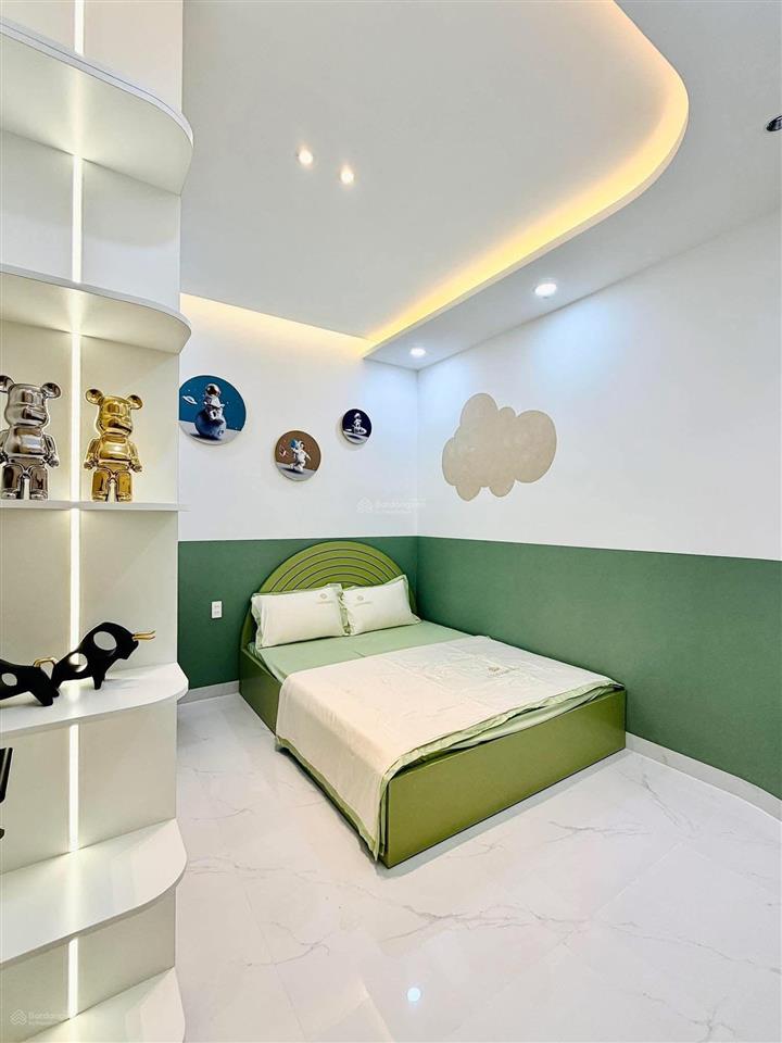 Nhà đẹp đường nguyễn tư giản, p12 gò vấp hẻm 6m  dt 4,5m x 10m  trệt lửng 3 lầu có 3pn rộng