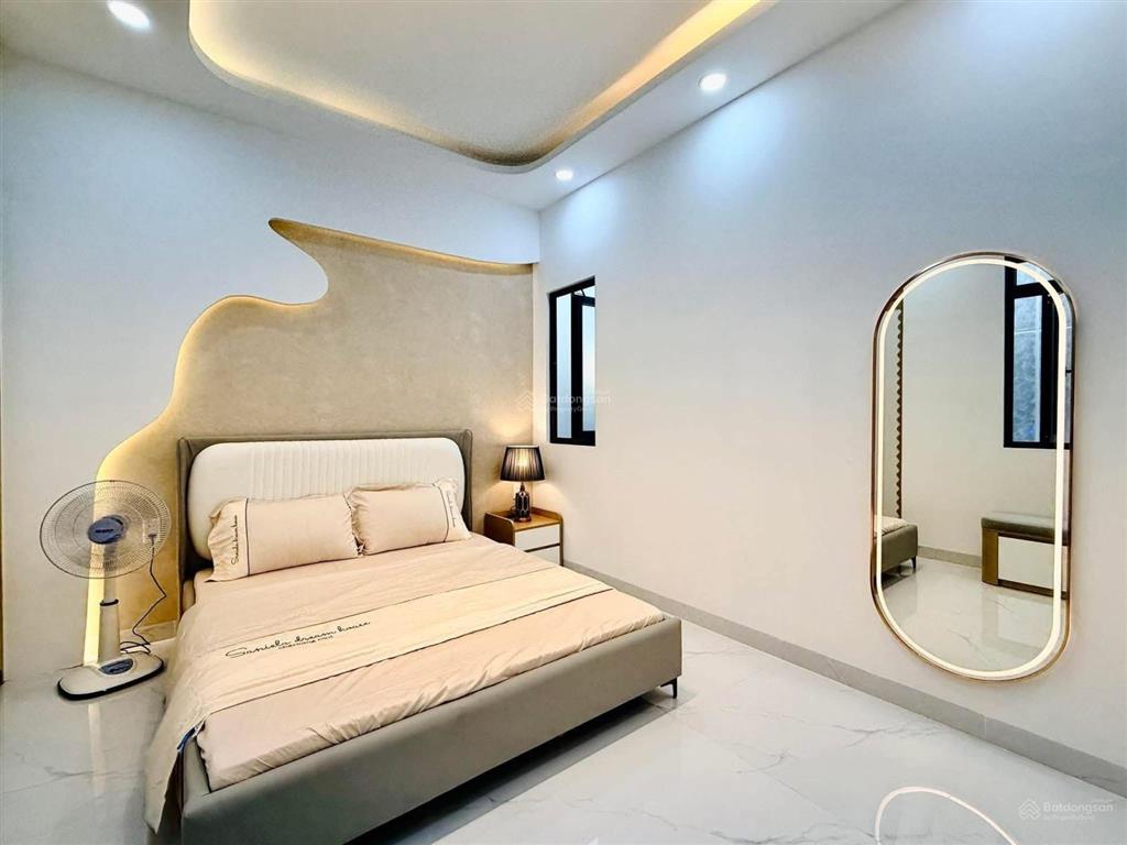 Nhà đẹp đường nguyễn tư giản, p12 gò vấp hẻm 6m  dt 4,5m x 10m  trệt lửng 3 lầu có 3pn rộng