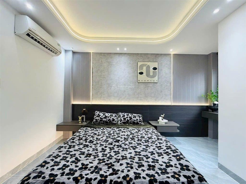 Nhà phố hiện đại đẹp mê ly hẻm xh giá  8.6 tỉ  dt  4 x 16 trệt lửng 3 lầu quang trung gò vấp