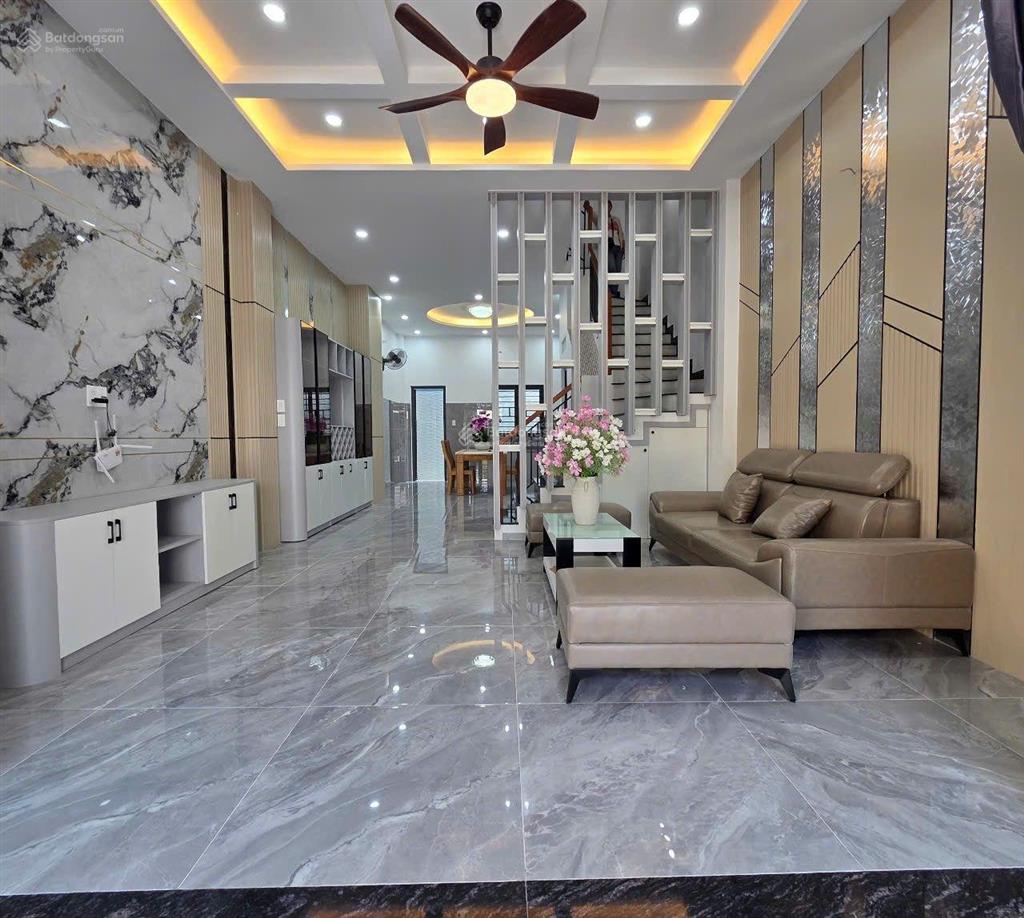 Nhà đẹp diện tích khủng ngay trung tâm  đối diện bệnh viện hồng đức 5 x 14 trệt 3 lầu giá.8tỷ250
