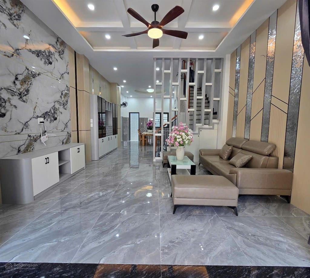 Nhà đẹp diện tích khủng ngay trung tâm  đối diện bệnh viện hồng đức 5 x 14 trệt 3 lầu giá.8tỷ250