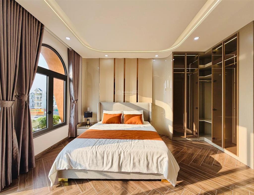 Siêu phẩm nhà phố cao cấp có thang máy  hẻm 1 trục tại sát mặt tiền  4,6 x 18 trệt lửng 4 lầu
