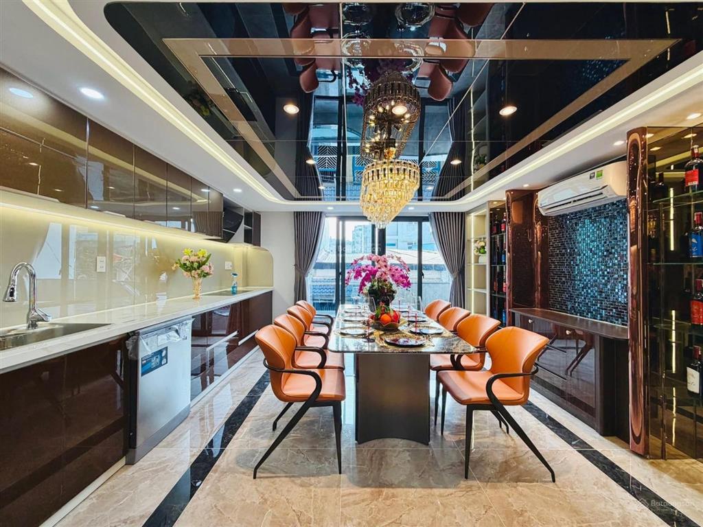 Siêu phẩm nhà phố cao cấp có thang máy  hẻm 1 trục tại sát mặt tiền  4,6 x 18 trệt lửng 4 lầu