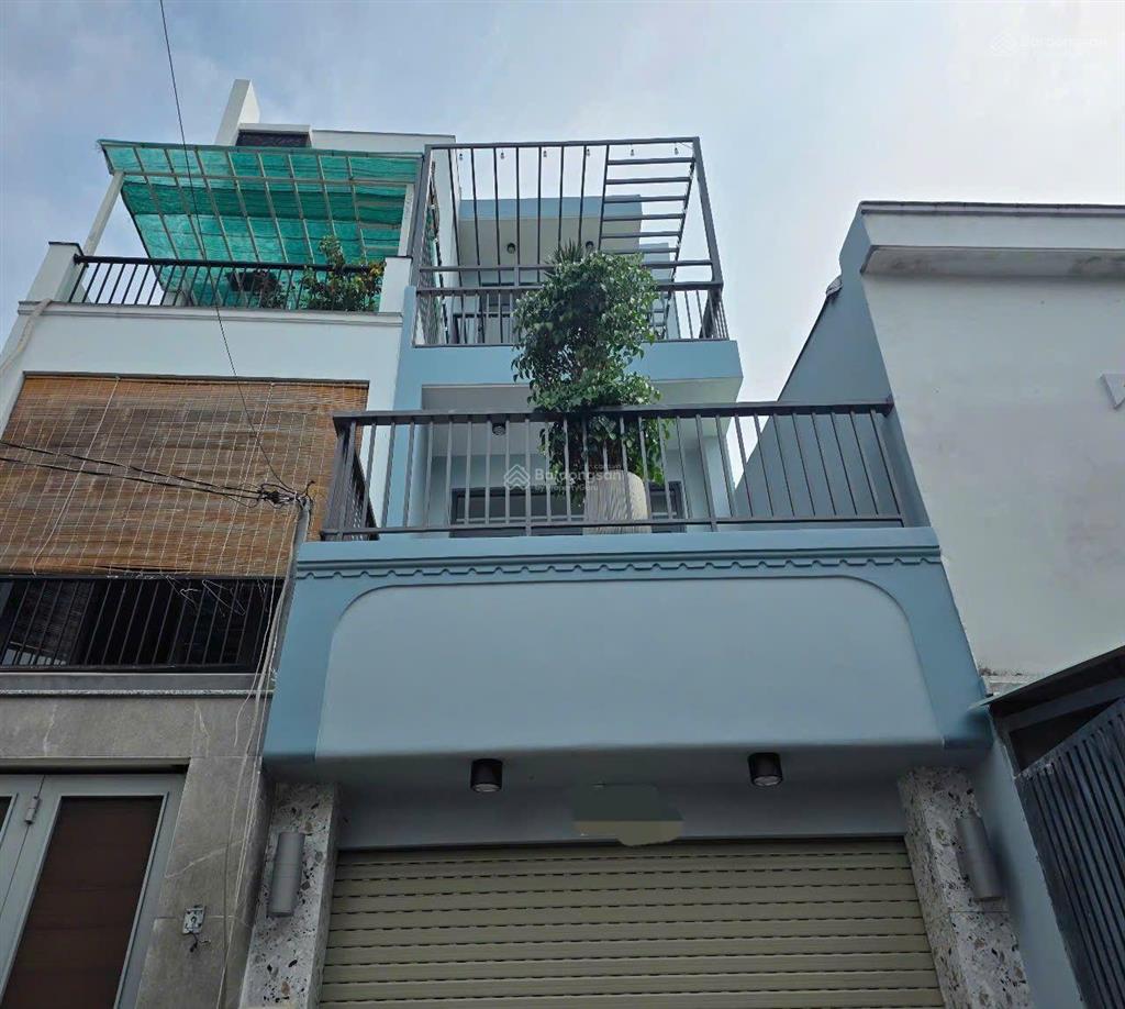 Nhà đối diện siêu thị emart trường học cấp 1. 2 trạm y tế  có 5 phòng ngủ rộng và 3 sân thượng