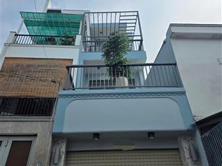 Nhà đối diện siêu thị emart trường học cấp 1. 2 trạm y tế  có 5 phòng ngủ rộng và 3 sân thượng