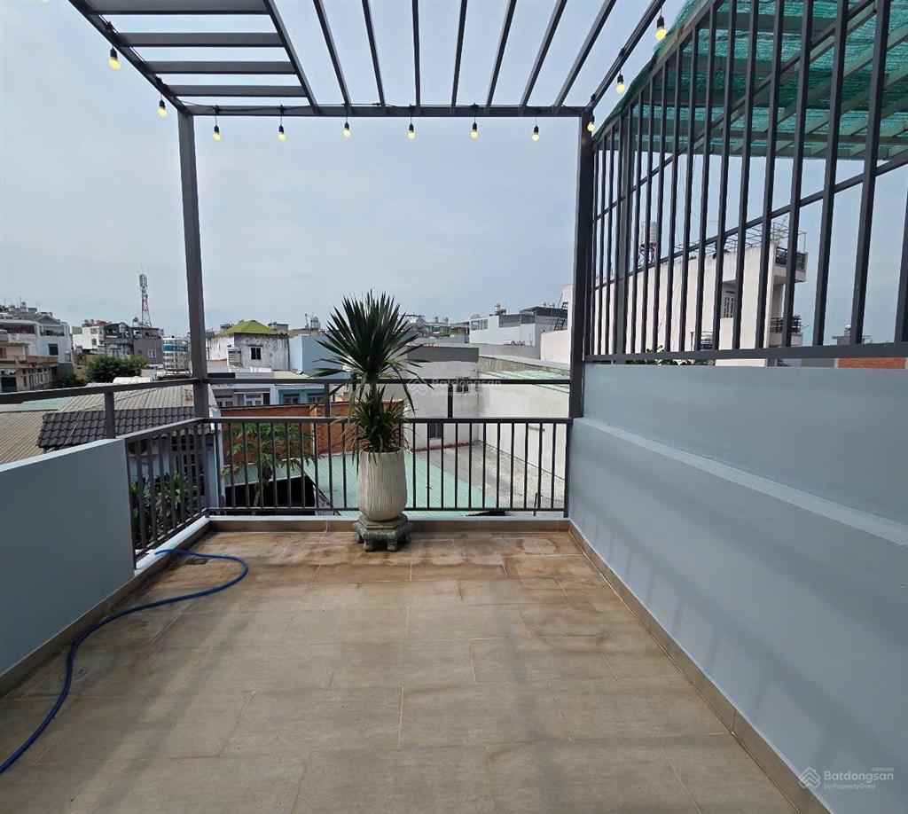 Nhà đối diện siêu thị emart trường học cấp 1. 2 trạm y tế  có 5 phòng ngủ rộng và 3 sân thượng