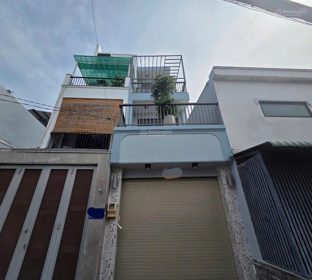 Nhà đối diện siêu thị emart trường học cấp 1. 2 trạm y tế  có 5 phòng ngủ rộng và 3 sân thượng